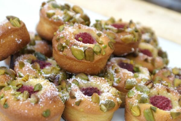 Petits moelleux à la framboise et aux pistaches