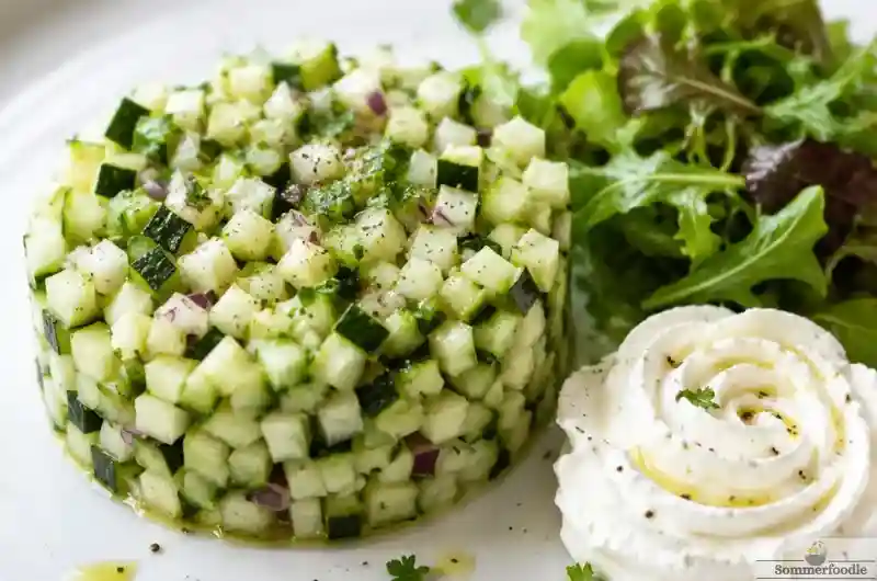 Tartare de courgettes à la crème de chèvre.