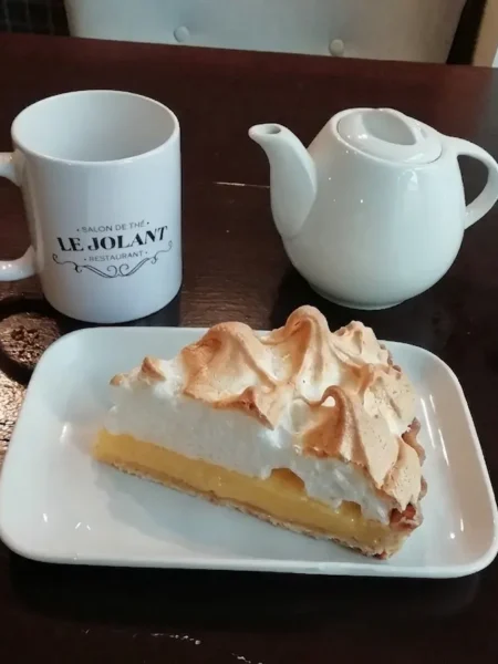 part de tarte au citron meringuée au salon de thé Le Jolant