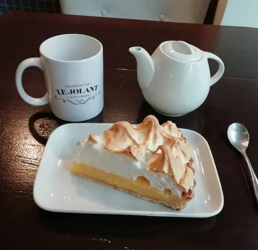 part de tarte au citron meringuée au salon de thé Le Jolant