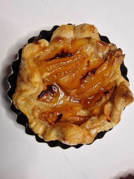 Viennoiserie : feuilleté-crème d'amandes et prunes