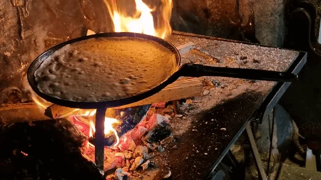 Crêpe sur feu de bois