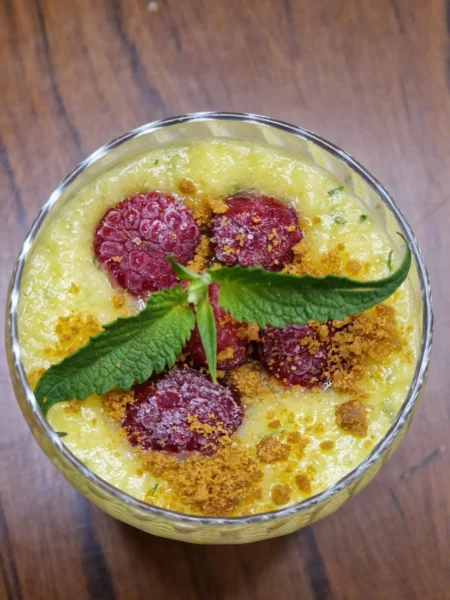 Gaspacho d'ananas framboises et menthe
