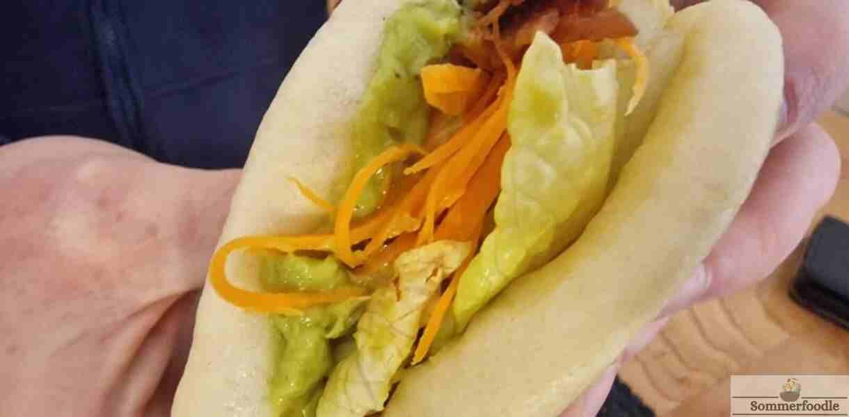 Pain Bao garnin au porc et crudités