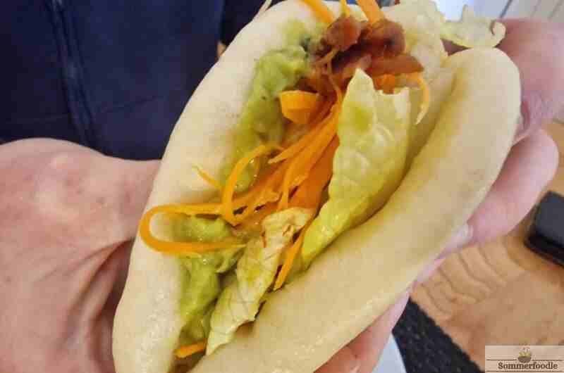 Pain Bao garnin au porc et crudités