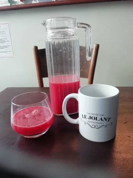 Jus de pastèque au salon de thé le Jolant