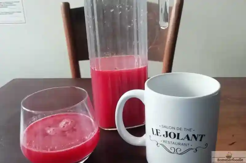 Jus de pastèque au salon de thé le Jolant