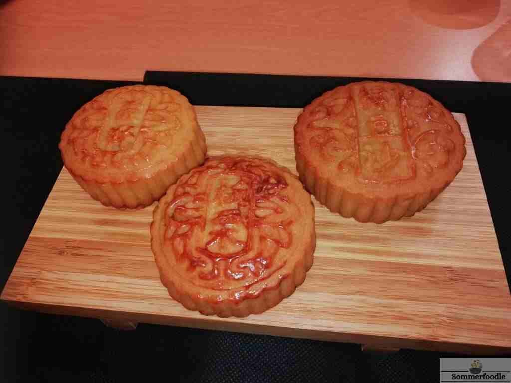3 mooncakes