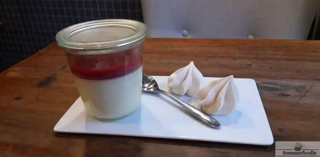 Panacotta au coulis de fruits-rouges