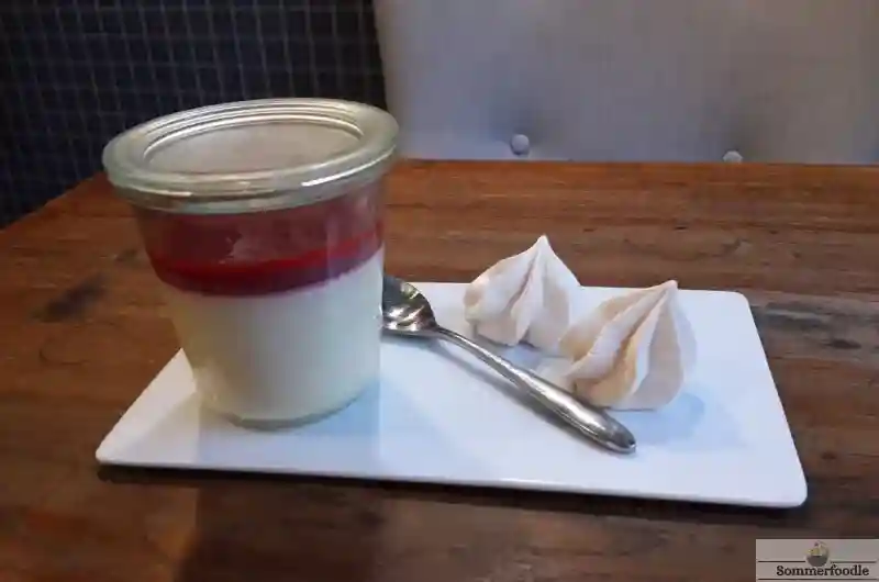 Panacotta au coulis de fruits-rouges