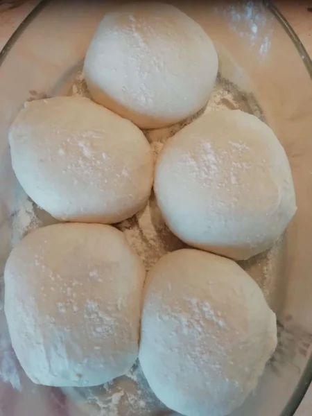 5 pâtons de pâte à pizza napolitaine