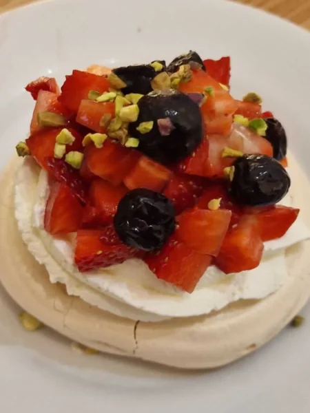 Pavlova aux fruits rouges