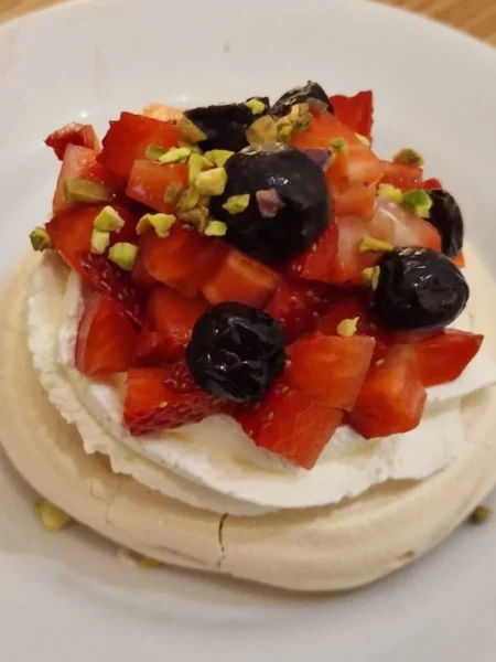 Pavlova aux fruits rouges