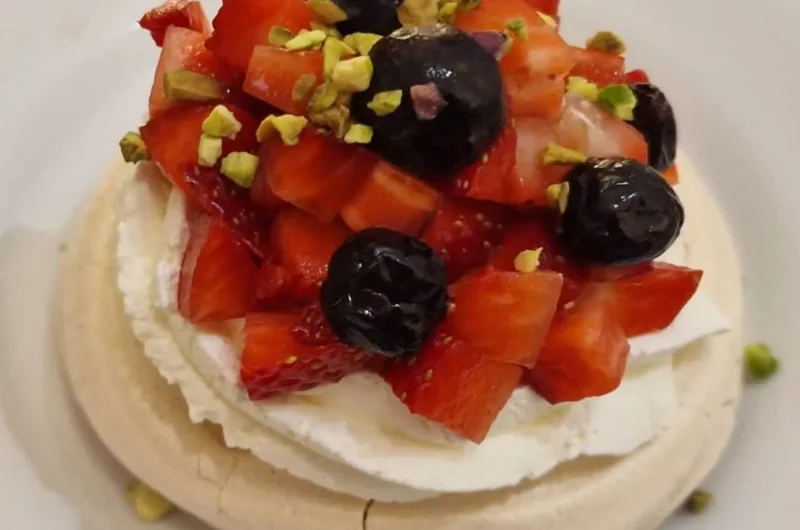 Pavlova aux fruits rouges