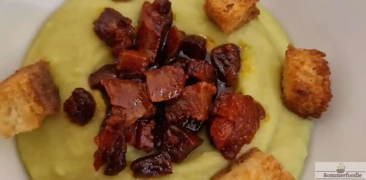 Purée de pois-cassé, croûton et chorizo