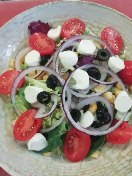 Salade crudités mozzarella