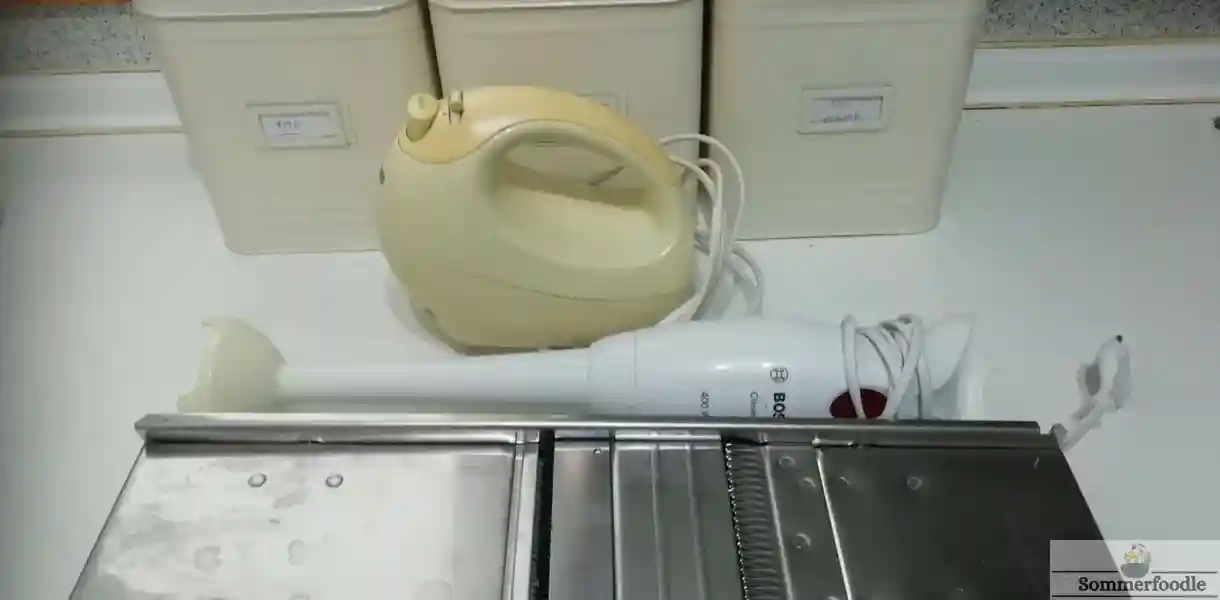 Ustensiles de cuisine : mandoline, plongeur, batteur