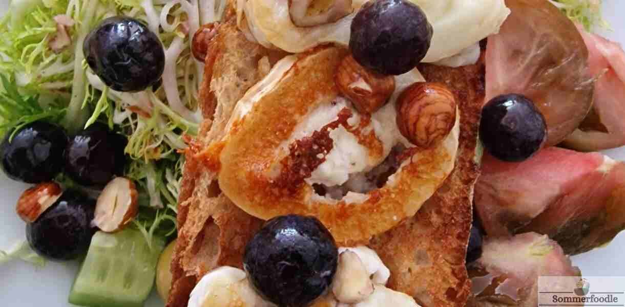 Salade et Tartine chèvre-myrtilles