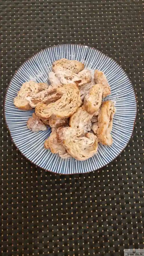 Biscottis-feuilletés avec des restes de croissants. Recette anti-gaspi