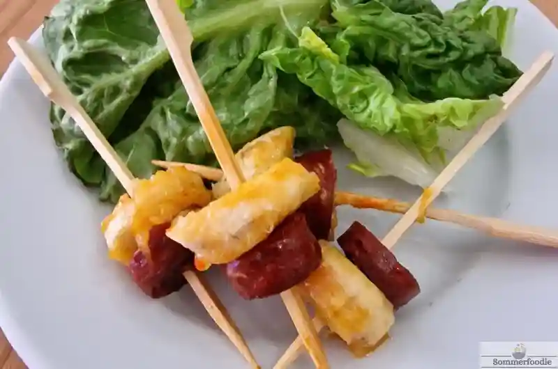 Brochettes banane chorizo. Apéritif sucré-salé