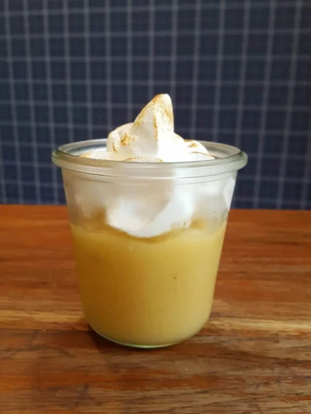 Compote de fruits meringuée, recette légère et facile.