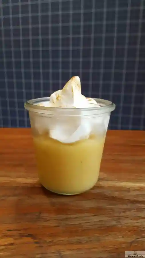 Compote de fruits meringuée, recette légère et facile.