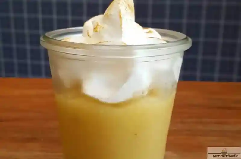 Compote de fruits meringuée, recette légère et facile.