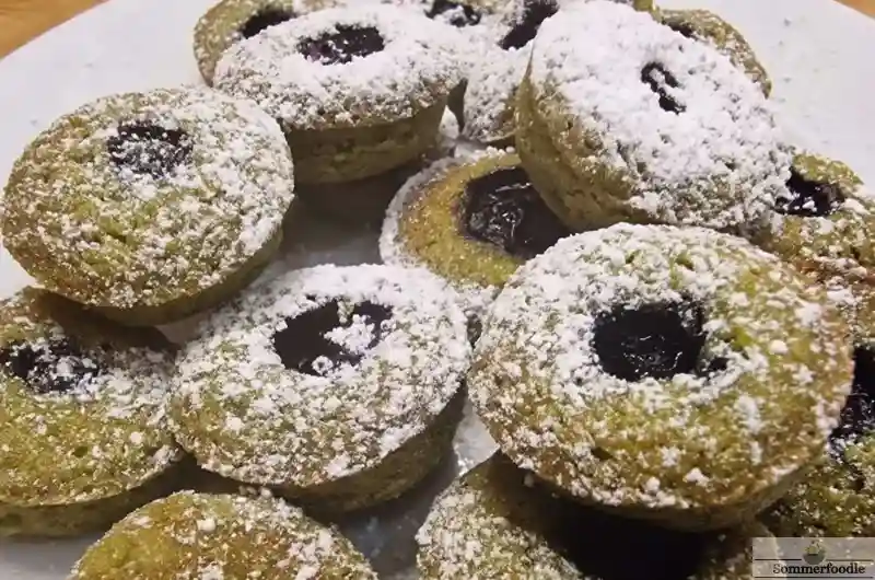 Mini financiers Matcha-myrtilles. Plaisirs simples, originales mais toujours gourmands.