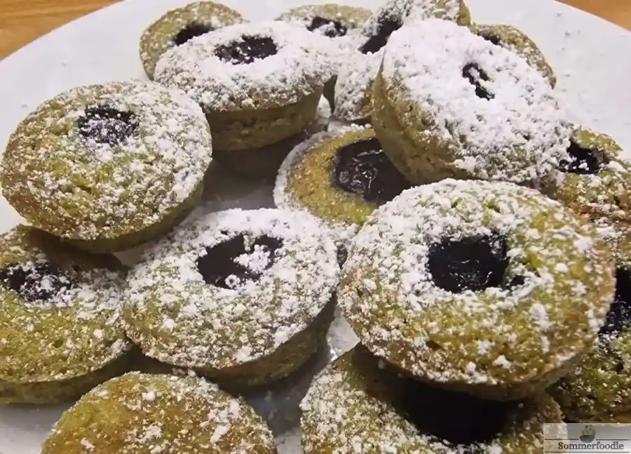 Mini financiers Matcha-myrtilles. Plaisirs simples, originales mais toujours gourmands.