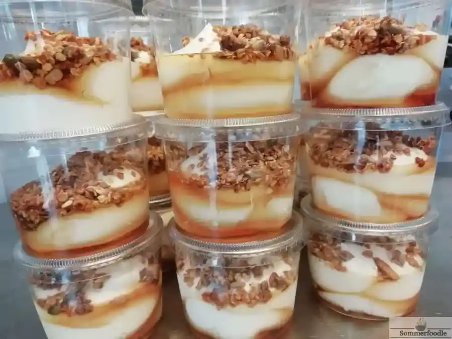 Fromage blanc granola simple croquant gourmand pour un petit-déjeuner sain.