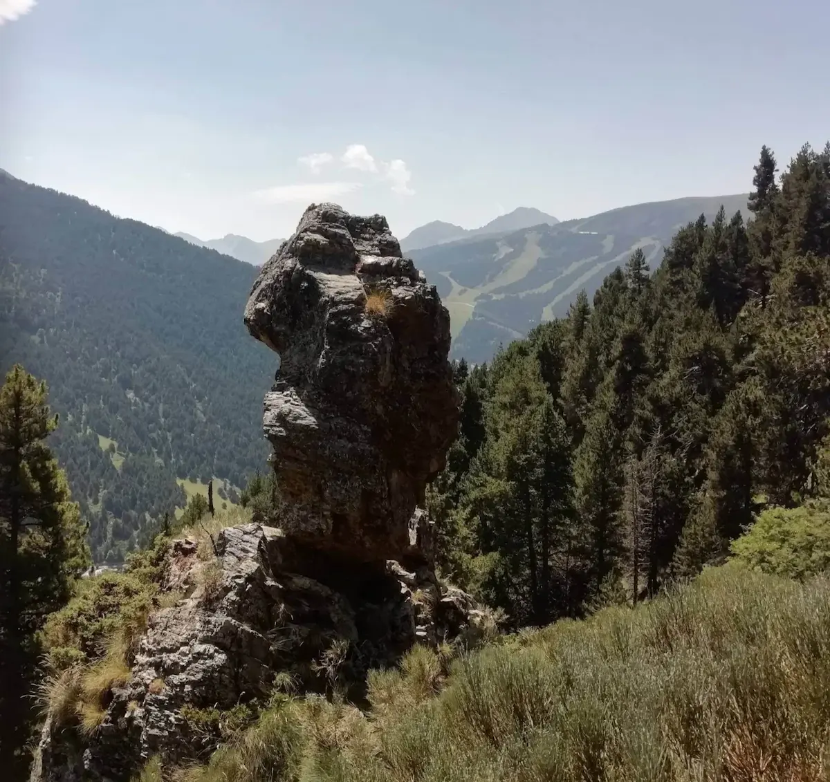 Roca del home dret Andorre . Randonnée.