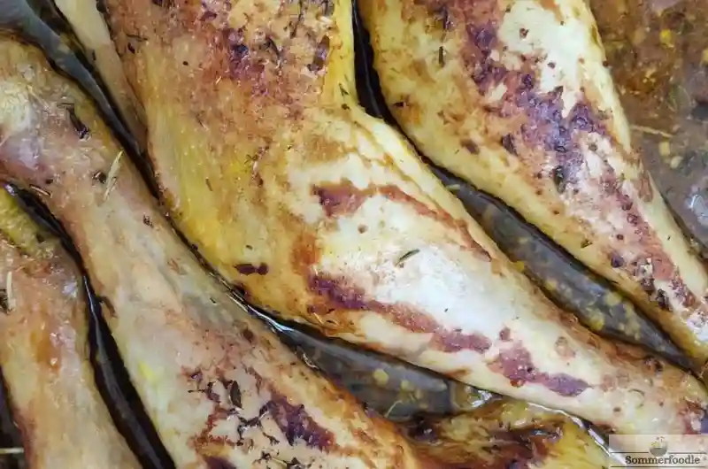 Cuisses de poulet marinées et rôties au four