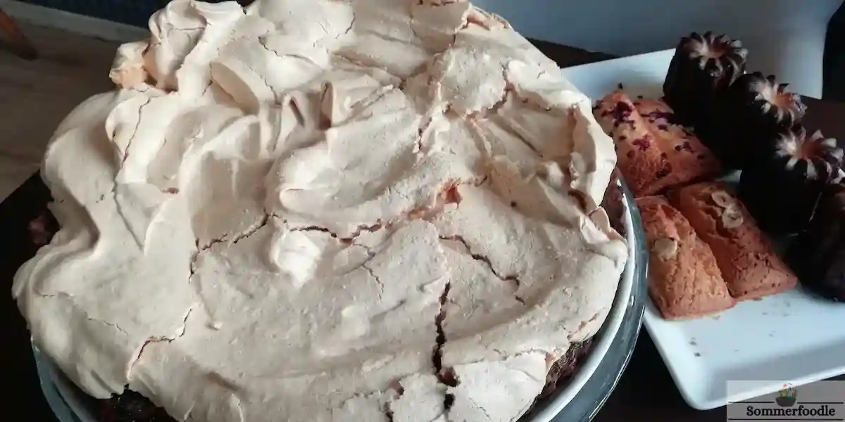 Tarte à la rhubarbe meringuée