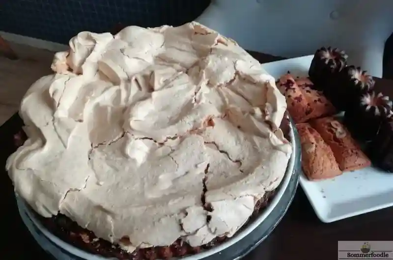 Tarte à la rhubarbe meringuée