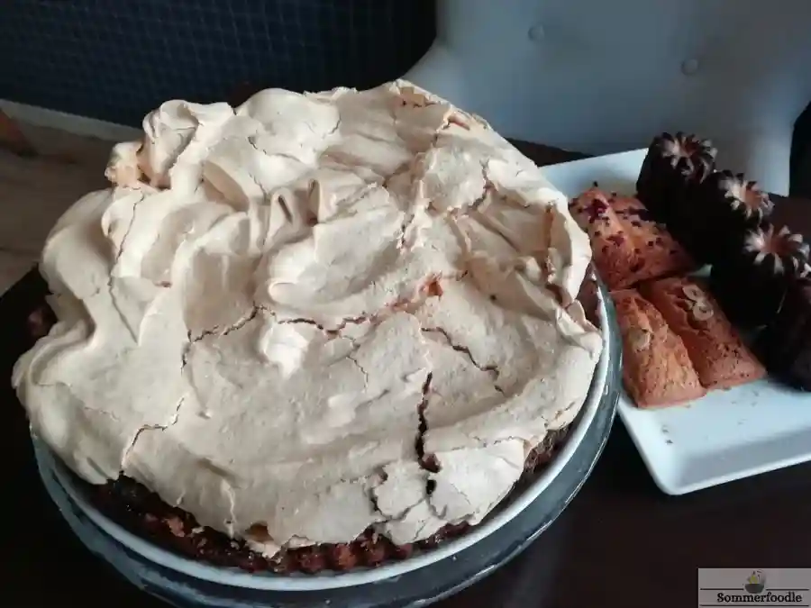 Tarte à la rhubarbe meringuée