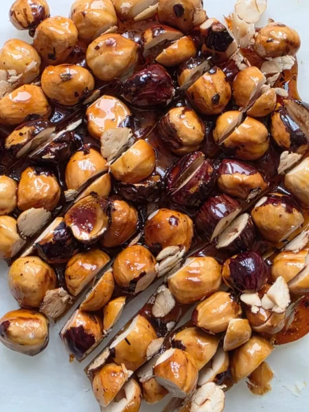 Noisettes caramélisées à la fleur de sel