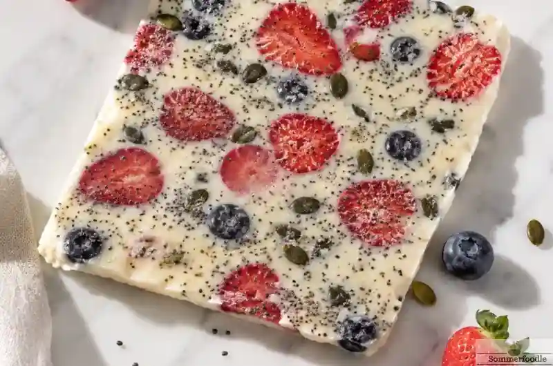 skyr glacé aux fruits rouges et graines