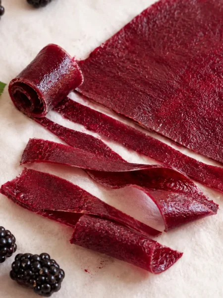 Cuir de mûres. Rouleaux aux fruits gourmands et healthy