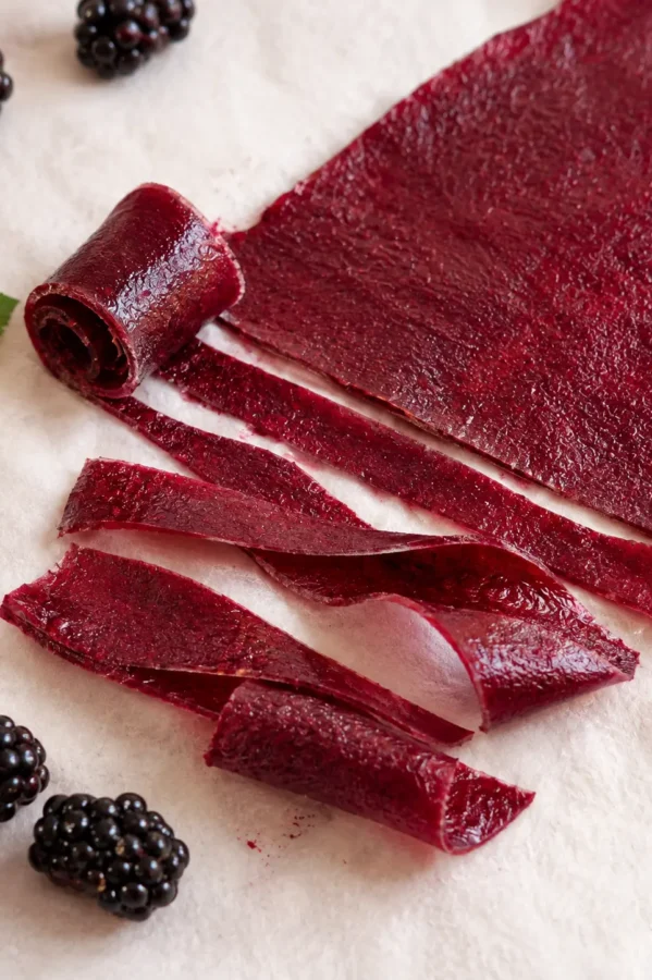 Cuir de mûres. Rouleaux aux fruits gourmands et healthy